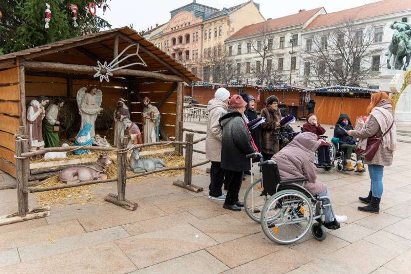 2025_12_03_szechenyi ter enek_03.jpg